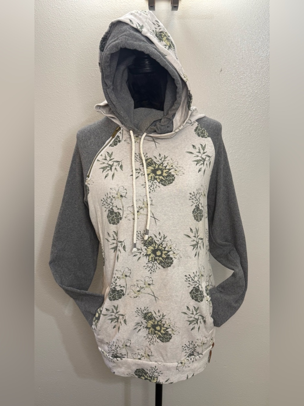 AMPERSAND AVE Cream & Gray Floral Drawstring Hoodie
